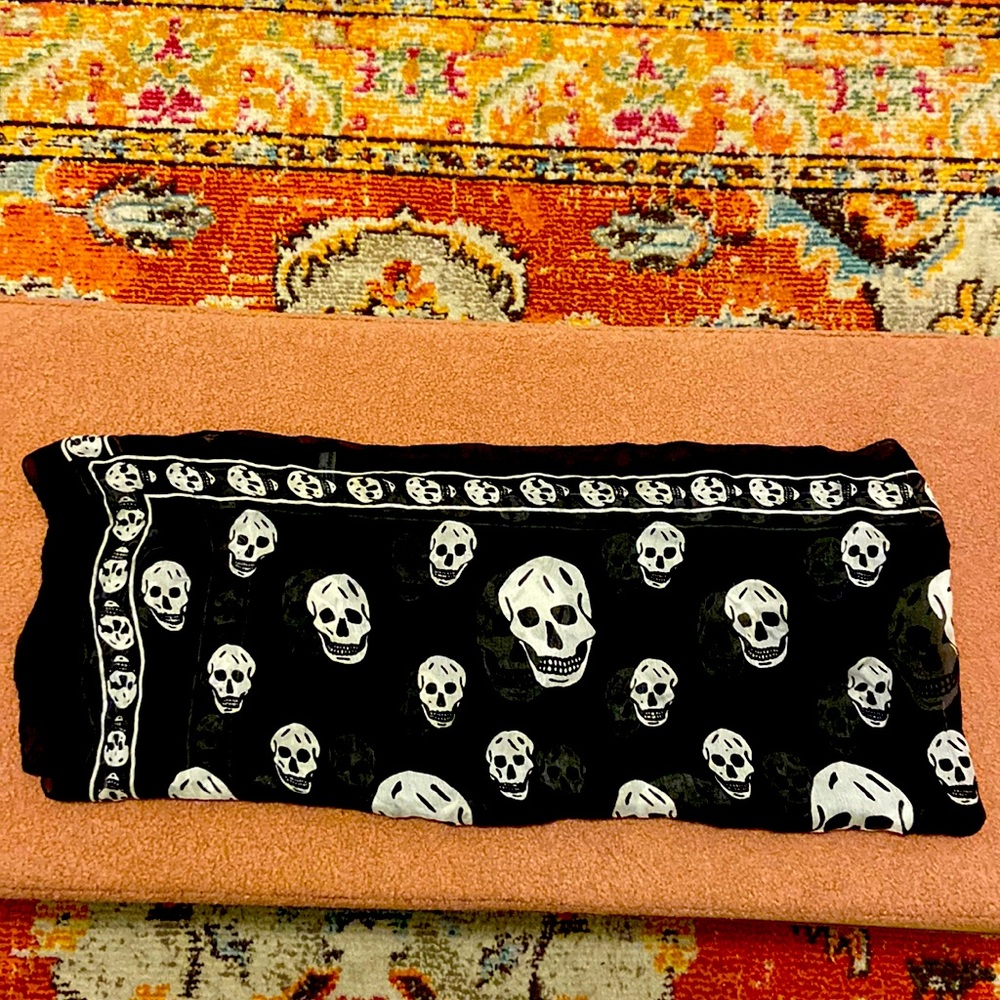 ALEXANDER MCQUEEN - Black and White Skull Scarf
